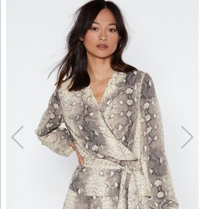 Women’s snake wrap top size 4